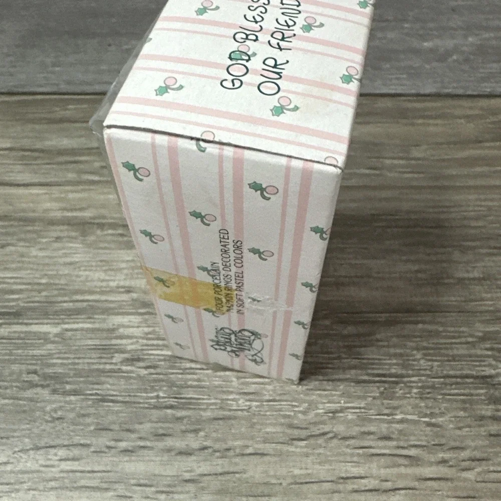 Precious Moments Napkin Rings Set of 4 White Excellent Christmas 1987 211974
